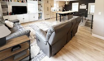908 NE 10th Ave, Aberdeen, SD 57401