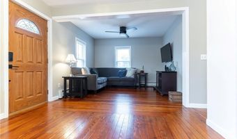 17 Oak Ave, East Providence, RI 02915