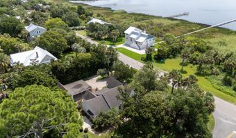 145 Bay Ave, Apalachicola, FL 32320