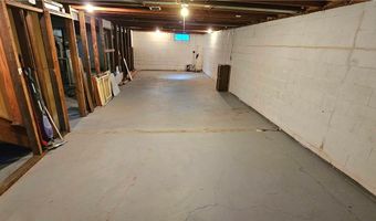 1208 Westshore Dr, Ashtabula, OH 44004