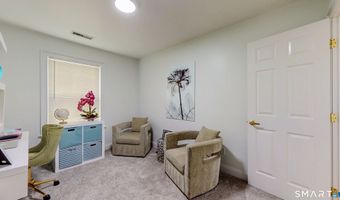 14 Woodcrest Ln 14, Danbury, CT 06810