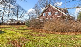 9 Linden Ave, East Providence, RI 02916