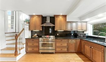 57 River Vue Ave, Warwick, RI 02889