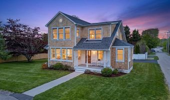 42 Windsor St, Jamestown, RI 02835