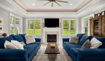10 Lilac Ct, Bedford, NH 03110