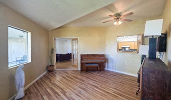 809 Colonial Ct, Carlsbad, NM 88220