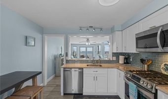 19 Beach St 13, Narragansett, RI 02882