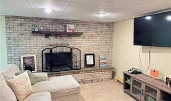 25 Beechnut Dr, Johnston, RI 02919