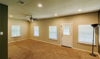 101 N Hubbard St, Alvord, TX 76225