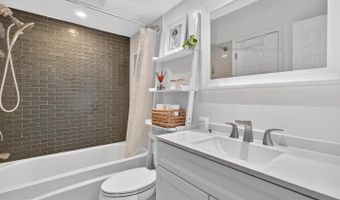6862 BRINDLE HEATH Way #202, Alexandria, VA 22315