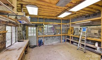 132 Little Knob Rd, Asheville, NC 28803