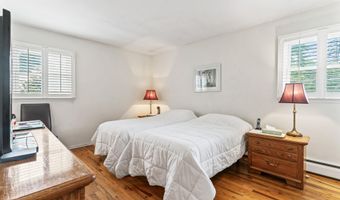 230 Geary Dr, Middletown, NJ 07748