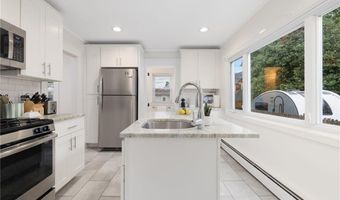 19 County St, Newport, RI 02840