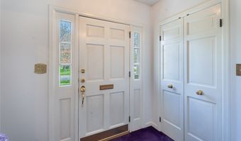 20 Parkhaven Dr, Amherst, NY 14228