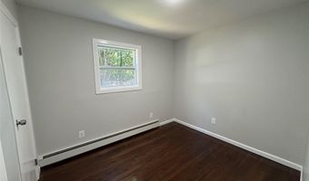 9 Holt St, Amityville, NY 11701
