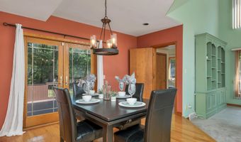 82 Pilgrim Dr, Bedford, NH 03110