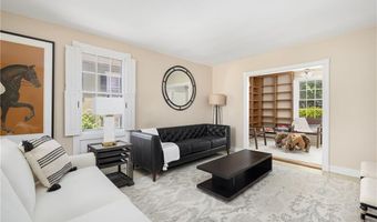 24 Barney St, Newport, RI 02840