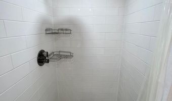 118 ROBERTS Ln 300, Alexandria, VA 22314