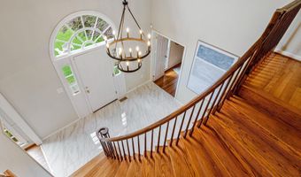 9908 KENTSDALE Dr, Potomac, MD 20854