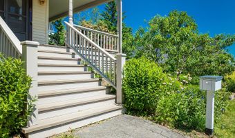 21 Elm St, Belfast, ME 04915