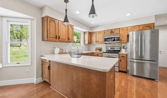 180 Spring Oaks Dr, Ballwin, MO 63011