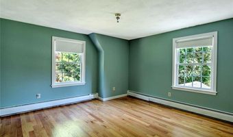 15 Sylvia Ln, Lincoln, RI 02865