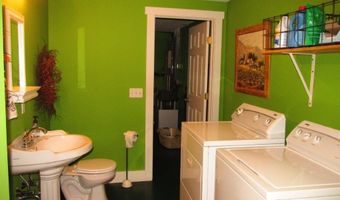 11 Treat St, Belfast, ME 04915