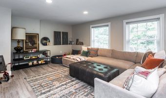 20 Babbidge Rd, Falmouth, ME 04105