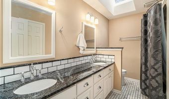 1214 S Lincoln St, Ottawa, KS 66067