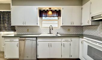 2202 Edgemont Dr, Arkansas City, KS 67005