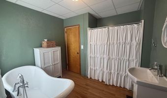 503 S Clinton St, Albia, IA 52531