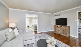 1093 Del Ebro Dr, Ballwin, MO 63011