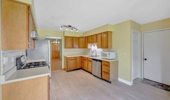 721 Brentwood Ct, Algonquin, IL 60102