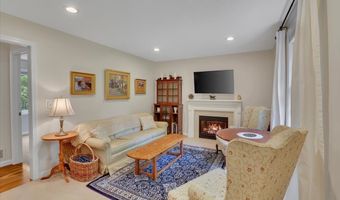 19 Oak Leaf Cir, Coventry, CT 06238