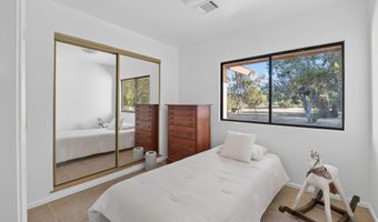 33201 Barber Rd, Agua Dulce, CA 91390