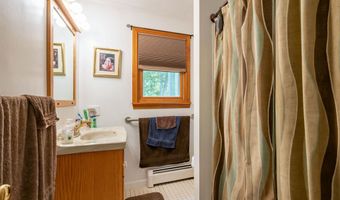 68 Merrimack Rd, Amherst, NH 03031