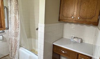 305 Lakeview Dr, Algoma, WI 54201