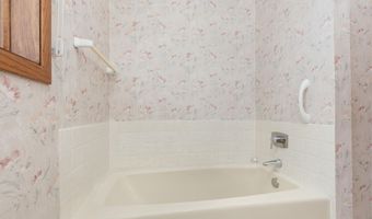 1402 N Arch St, Aberdeen, SD 57401