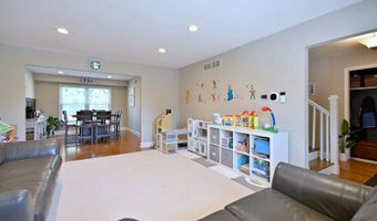 1350 W Barnwall Dr, Addison, IL 60101