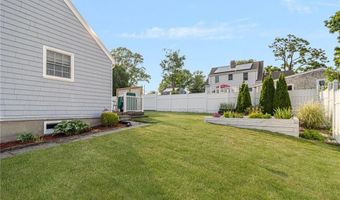1 Adelaide Ave, Bristol, RI 02809