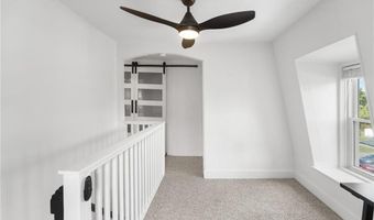 61 School St 2R, Lincoln, RI 02802