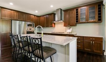 904 Timber View Dr, Altoona, WI 54720
