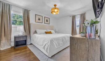 10 Linda Cir, Aberdeen, NJ 07747