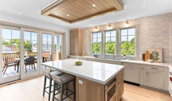 35 Coggeshall Ave, Newport, RI 02840