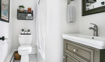 16 Carroll Ave, Newport, RI 02840