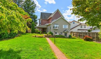 221 FRANKLIN St, Alburtis, PA 18011
