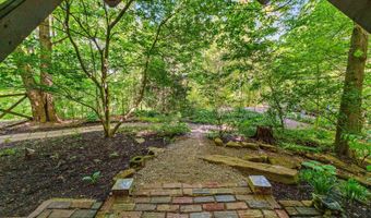 6559 Poston Rd, Athens, OH 45701