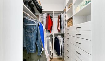 635 SLATERS Ln G-01, Alexandria, VA 22314