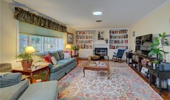123 Pine Glen Dr, East Greenwich, RI 02818