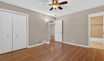 908 S Arlington Heights Rd, Arlington Heights, IL 60005